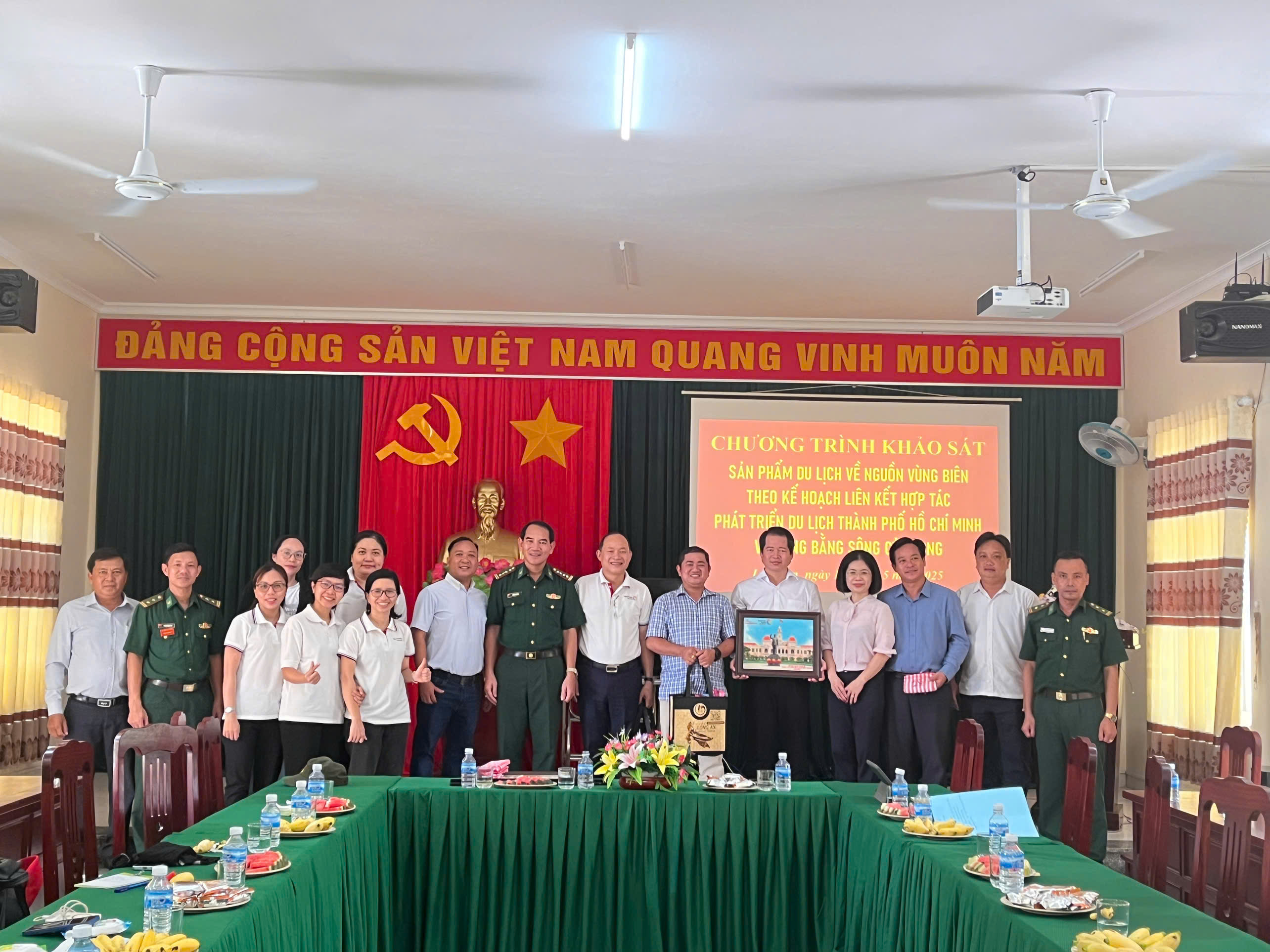 KHẢO SÁT ĐIỂM ĐẾN XÂY DỰNG PHÁT TRIỂN SẢN PHẨM DU LỊCH  VỀ NGUỒN “SẮC MÀU VÙNG BIÊN”